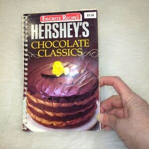 BOOK Favorite Recipes Hershey's Chocolate Classics Recipe Book, c. 1988